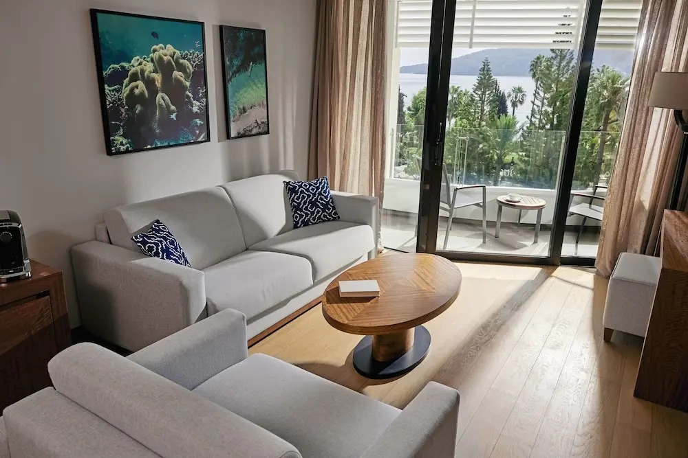 هتل تی یو آی بلو گرند آزور